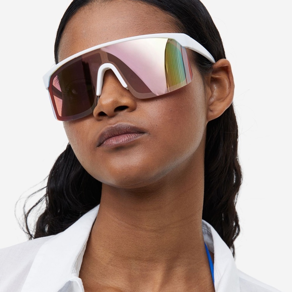 ‎Sunglasses
White/holographic